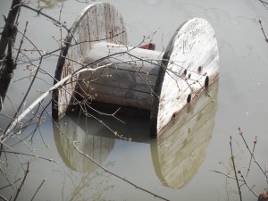 spool afloat  above and below the waterline